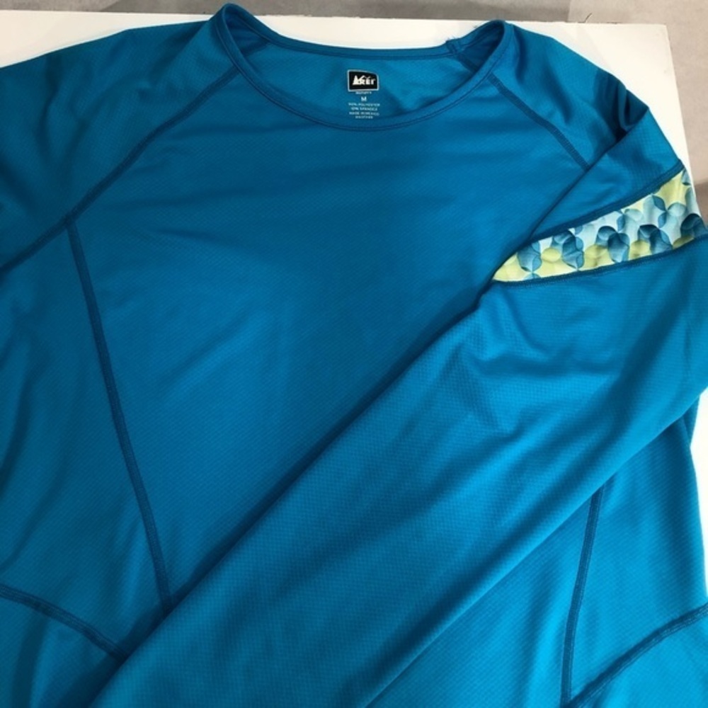 💥💥 SALE! 5 / $25 💥💥 REI exercise top, new condition